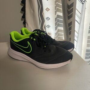 Nike Star Runner sneakers Black and Neon Green Athletic Shoes